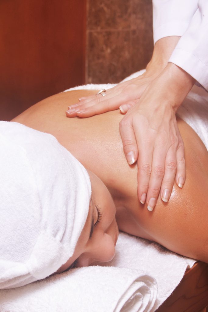 Formation de 12 heures pour apprendre le massage chinois et l'aromathérapie antistress.